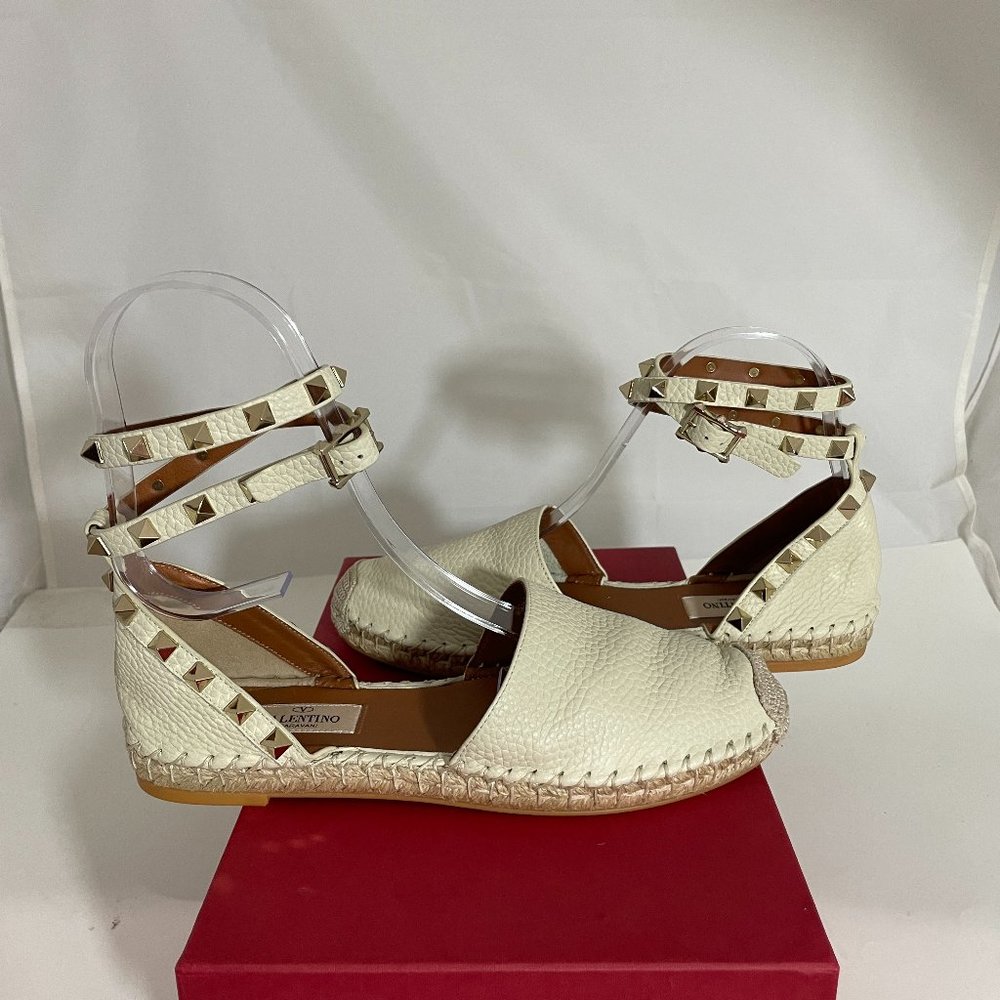 VALENTINO GARAVANI BNIB $790 IVORY ROCKSTUD ESPADR
